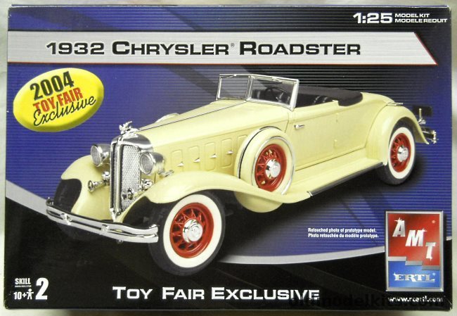 AMT 1/25 1932 Chrysler Imperial 8 Roadster with Two Gangsters / Optional Bullet-Riddled Parts / Safe / Jewel Box / Money Case / Guns - (ex-MPC), 38170 plastic model kit